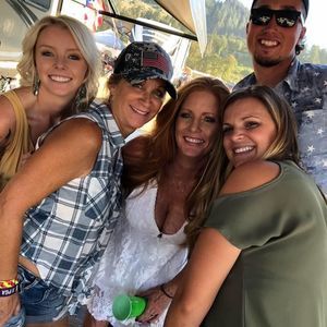 Meet your Posher, Carrie